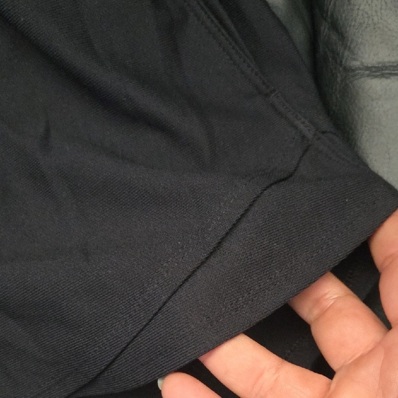 Under Armour Women's SZ M Athletic Gym Black Heat gear Shorts White Logo Broad - Picture 7 of 9